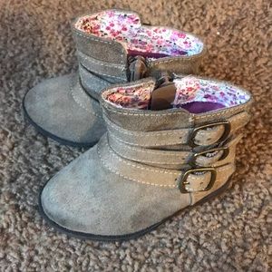Baby girl booties